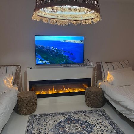 Beach Front Apartment Cebelitarık Dış mekan fotoğraf