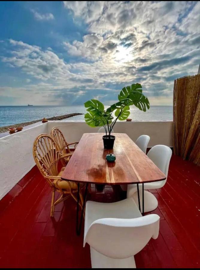 Beach Front Apartment Cebelitarık Dış mekan fotoğraf