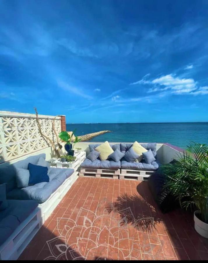 Beach Front Apartment Cebelitarık Dış mekan fotoğraf