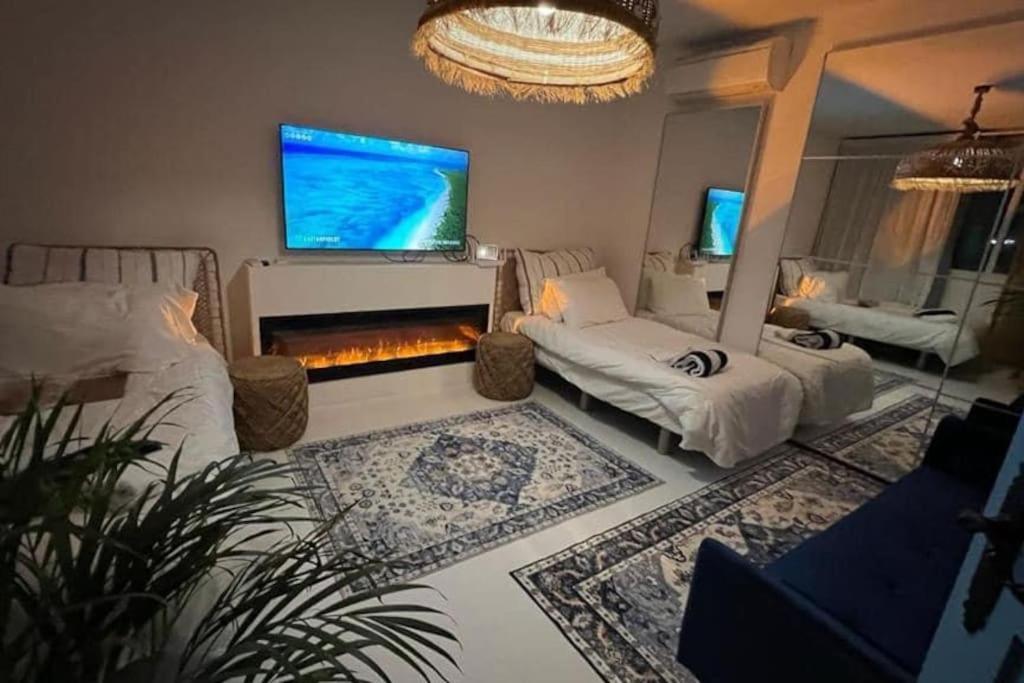 Beach Front Apartment Cebelitarık Dış mekan fotoğraf