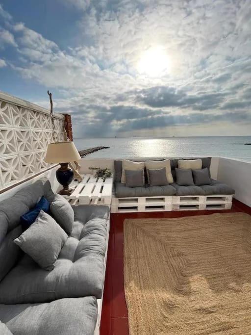 Beach Front Apartment Cebelitarık Dış mekan fotoğraf