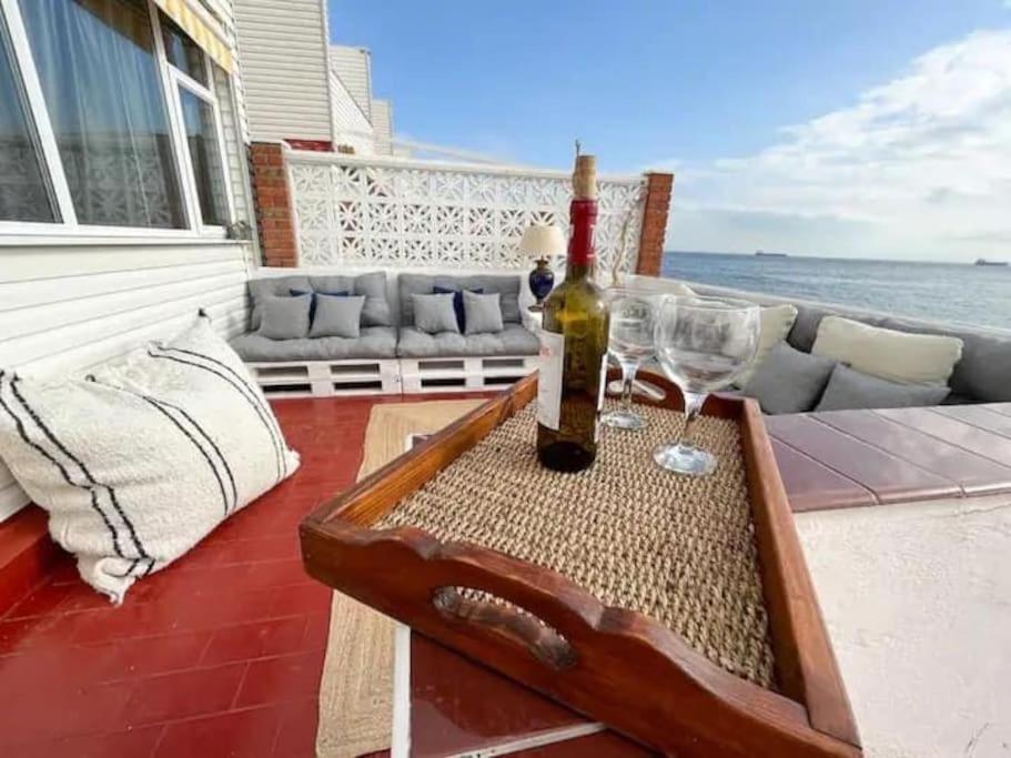 Beach Front Apartment Cebelitarık Dış mekan fotoğraf